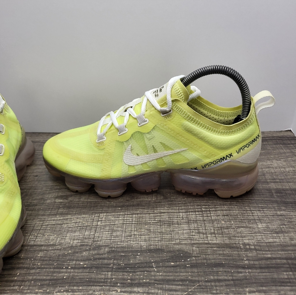 Nike Air VaporMax 2019 SE Womens Size 8 Green Athletic Running Shoes Sneakers - Picture 2 of 10